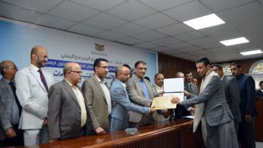 وزير الاتصالات يكرم فريقي تطوير تطبيقي جدار الحماية اليمني و يمن ايميل